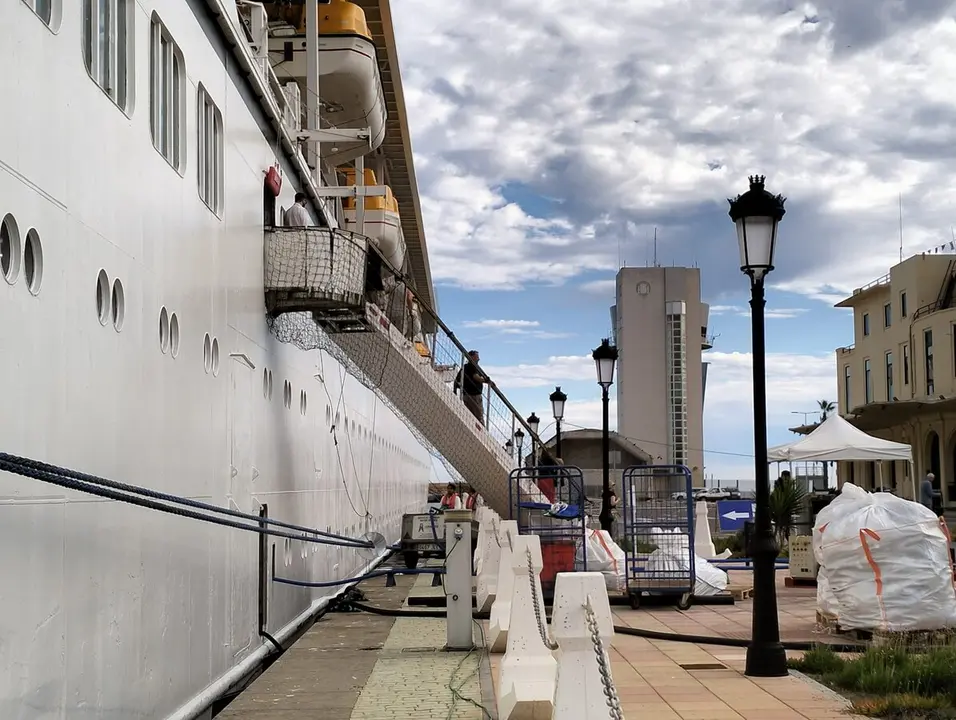 &laquo;Spirit of Discovery&raquo; y &laquo;Villa Vie Odyssey&raquo;
