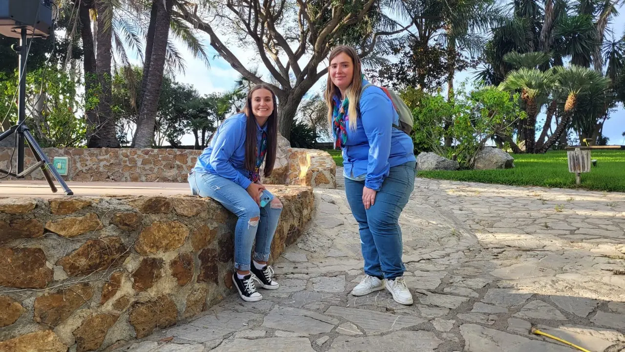 Merienda solidaria en el Parque Mar&iacute;timo: Scouts y mayores comparten una tarde especial