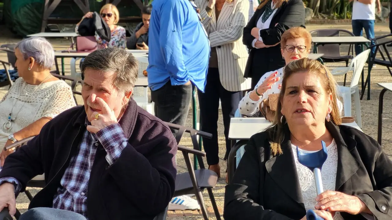 Merienda solidaria en el Parque Mar&iacute;timo: Scouts y mayores comparten una tarde especial