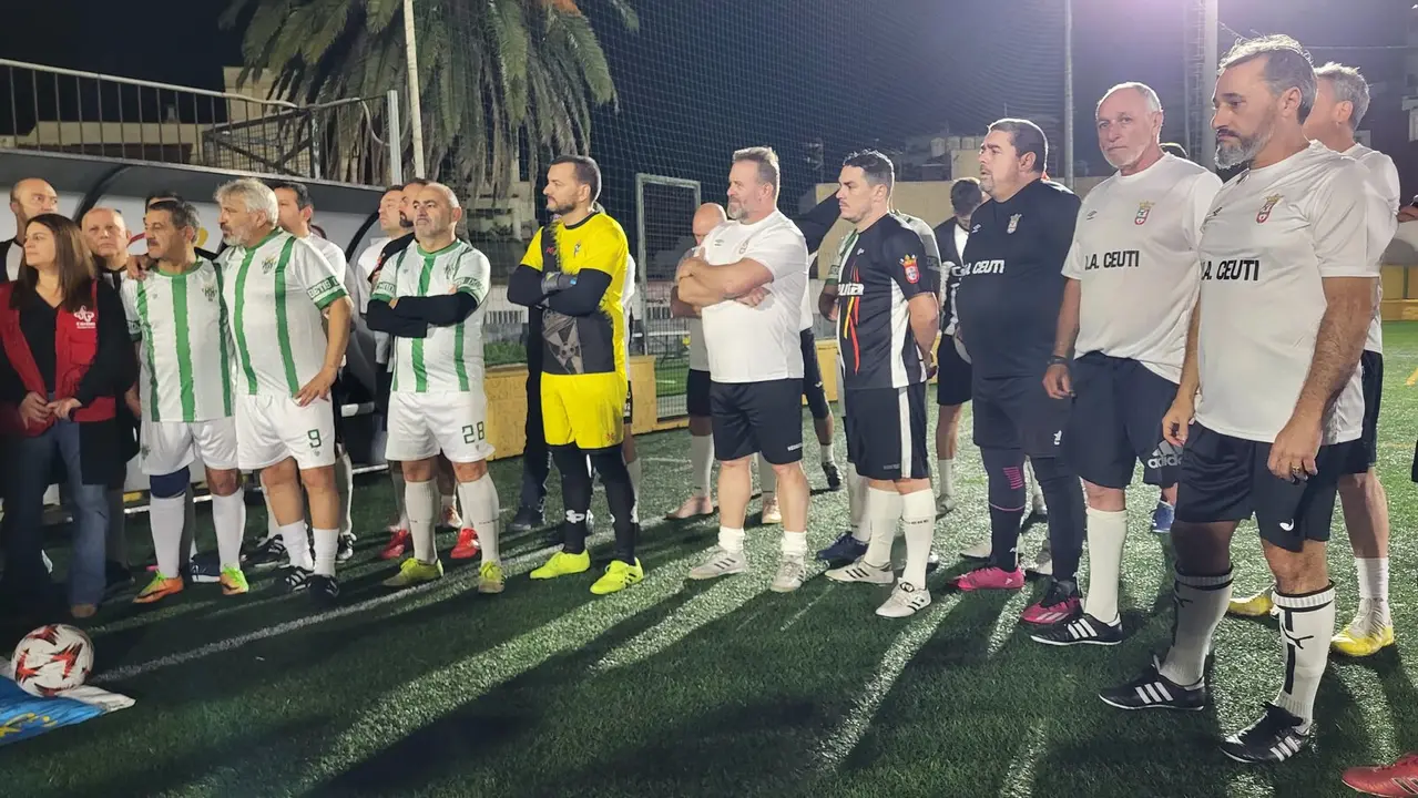 Los veteranos de f&uacute;tbol ceut&iacute;es juegan para ayudar a los afectados por la DANA