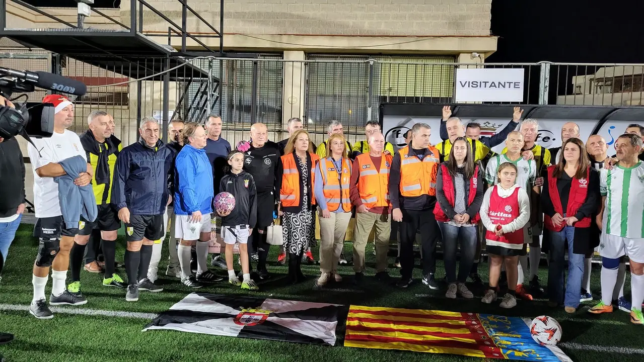 Los veteranos de f&uacute;tbol ceut&iacute;es juegan para ayudar a los afectados por la DANA