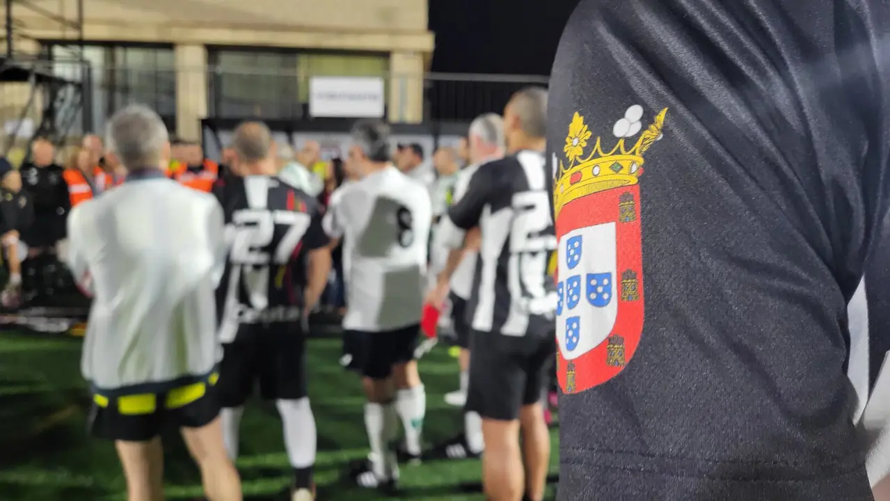 Los veteranos de f&uacute;tbol ceut&iacute;es juegan para ayudar a los afectados por la DANA