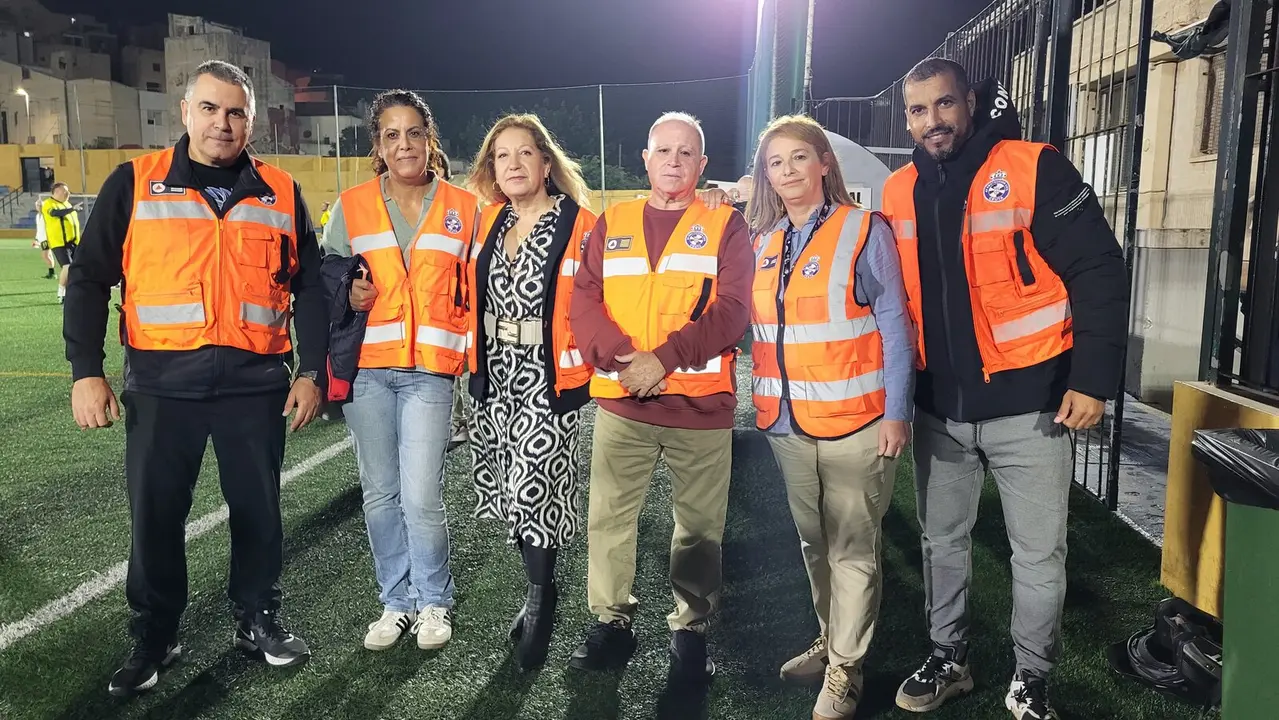 Los veteranos de f&uacute;tbol ceut&iacute;es juegan para ayudar a los afectados por la DANA
