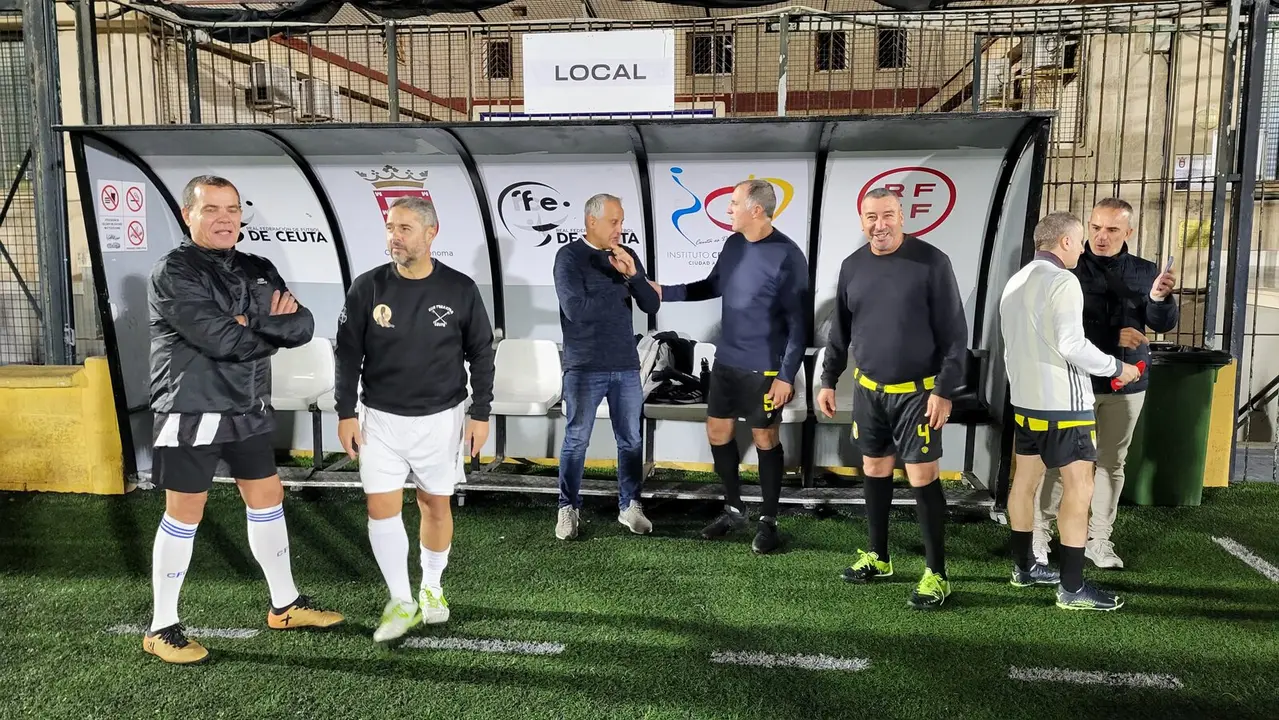 Los veteranos de f&uacute;tbol ceut&iacute;es juegan para ayudar a los afectados por la DANA