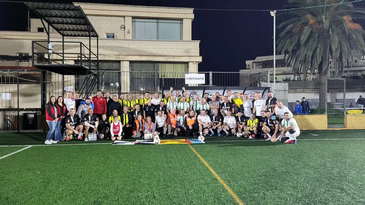 Los veteranos de f&uacute;tbol ceut&iacute;es juegan para ayudar a los afectados por la DANA
