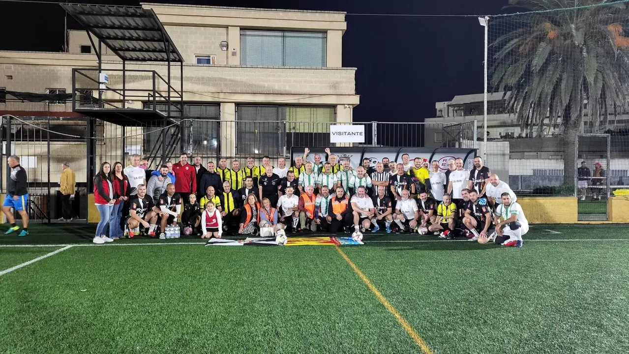 Los veteranos de f&uacute;tbol ceut&iacute;es juegan para ayudar a los afectados por la DANA