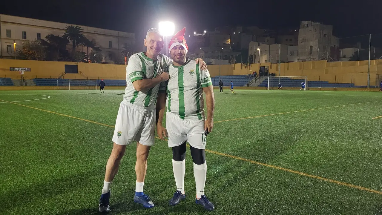 Los veteranos de f&uacute;tbol ceut&iacute;es juegan para ayudar a los afectados por la DANA