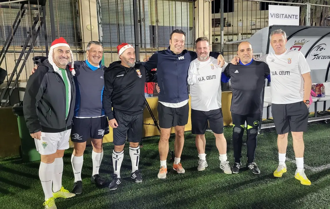 Los veteranos de f&uacute;tbol ceut&iacute;es juegan para ayudar a los afectados por la DANA