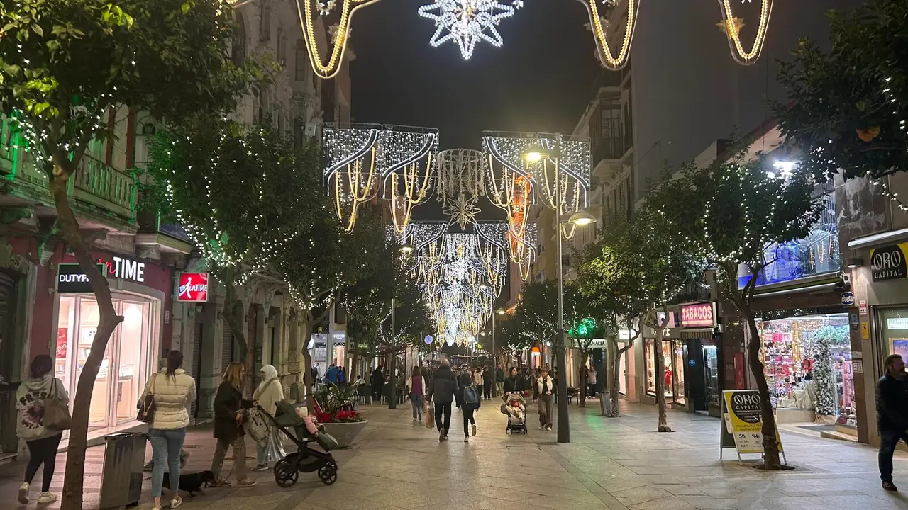 Revell&iacute;n calle luces