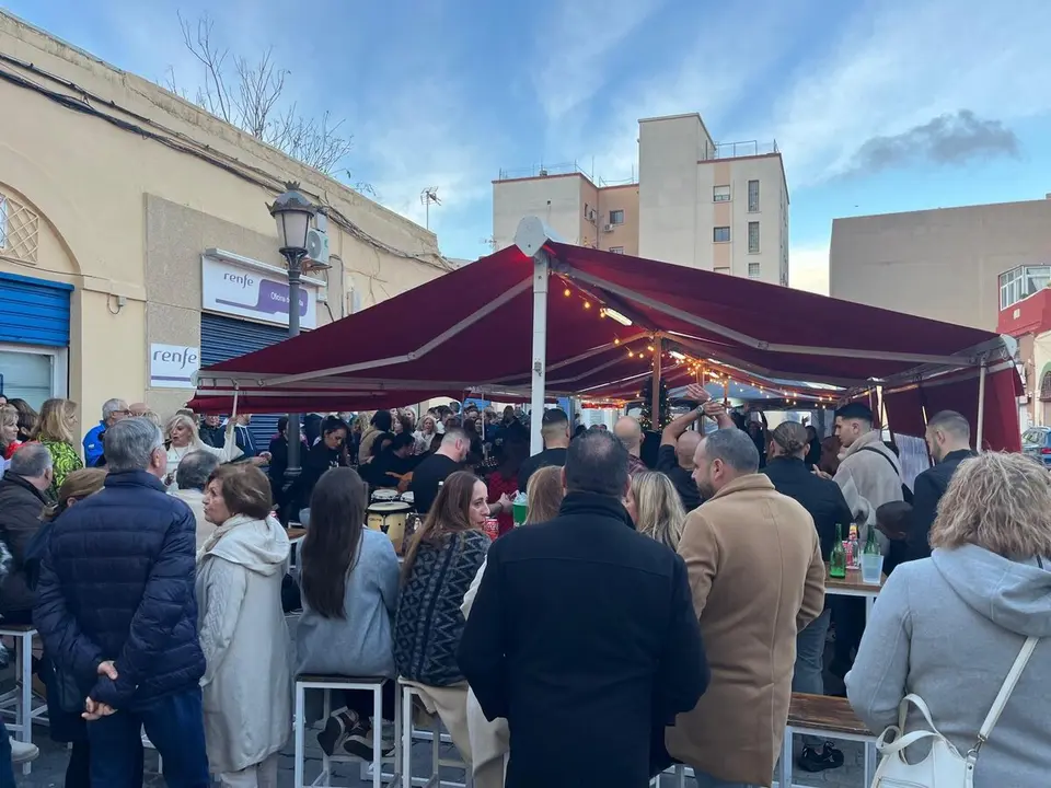 Zambomba Flamenca en la Plaza Vieja./J.A.Gonz&aacute;lez