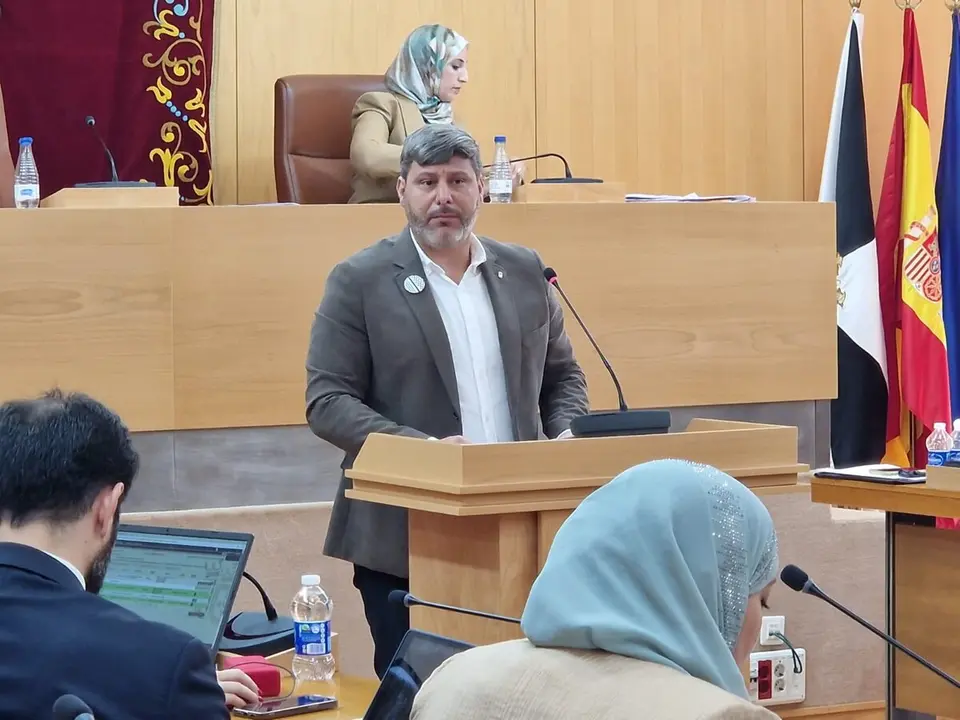 Mohamed Mustafa, durante el debate de presupuestos / L. Ortiz