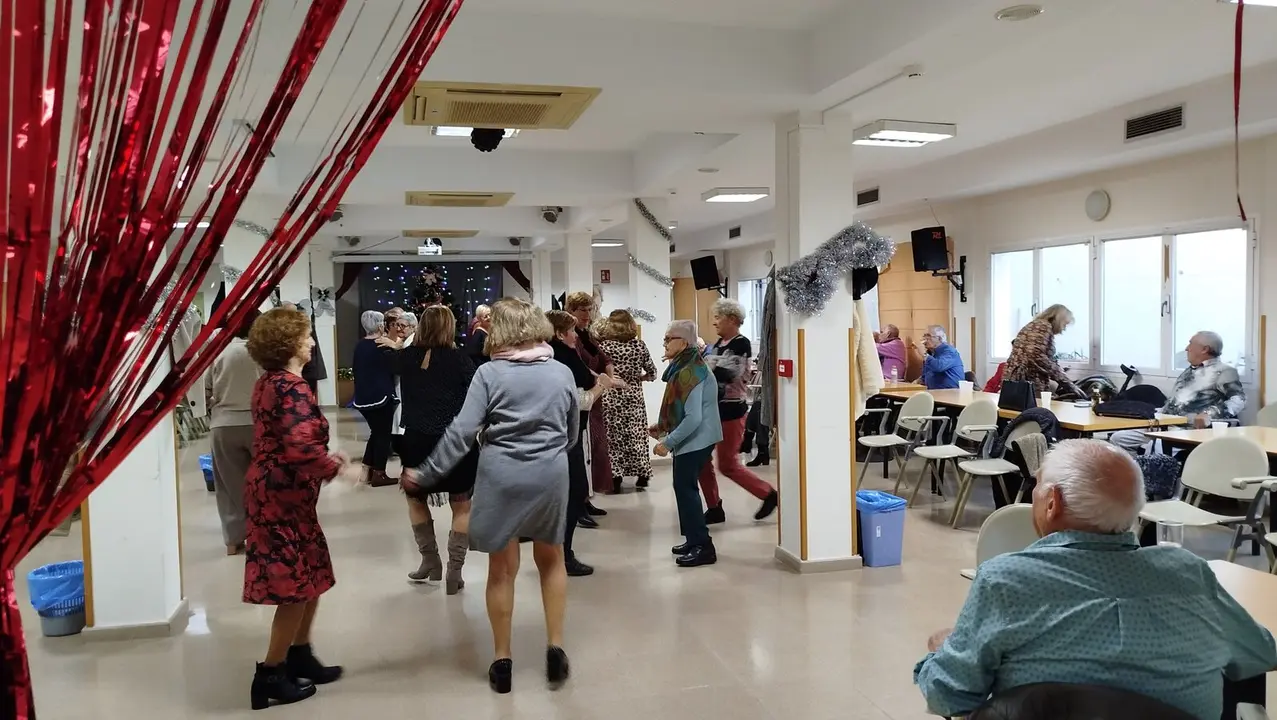 Merienda y baile en el Centro Social de Mayores del Inmerso / S.I.