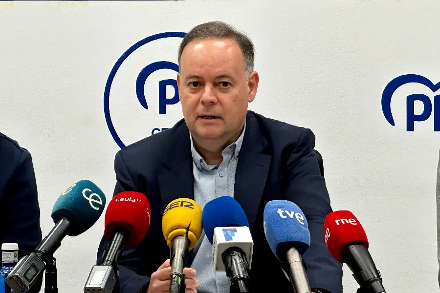  El diputado por Ceuta, Javier Celaya, durante una de sus comparecencias en la sede del PP / Mohammed Ettouileb 
