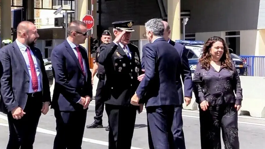 El ministro Grande-Marlaska durante su &uacute;ltima visita a la frontera del Tarajal