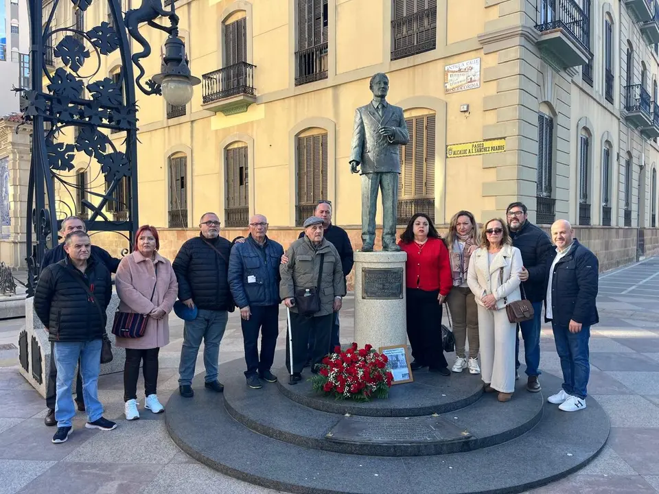 Homenaje a los escoltas de S&aacute;nchez-Prado, este viernes en la Gran V&iacute;a./ J.A. Gonz&aacute;lez