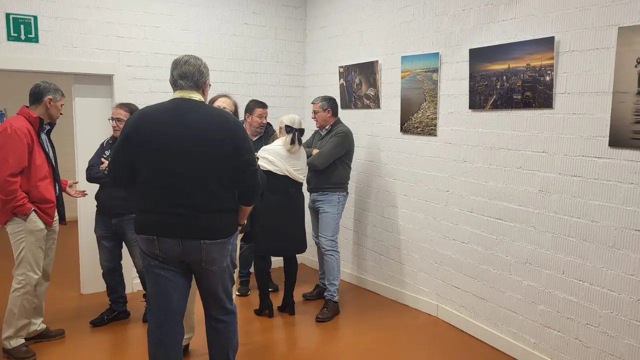 Exposici&oacute;n de Miradas en la biblioteca Miguel &Aacute;ngel Blanco