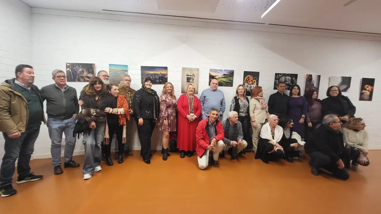 Exposici&oacute;n de Miradas en la biblioteca Miguel &Aacute;ngel Blanco