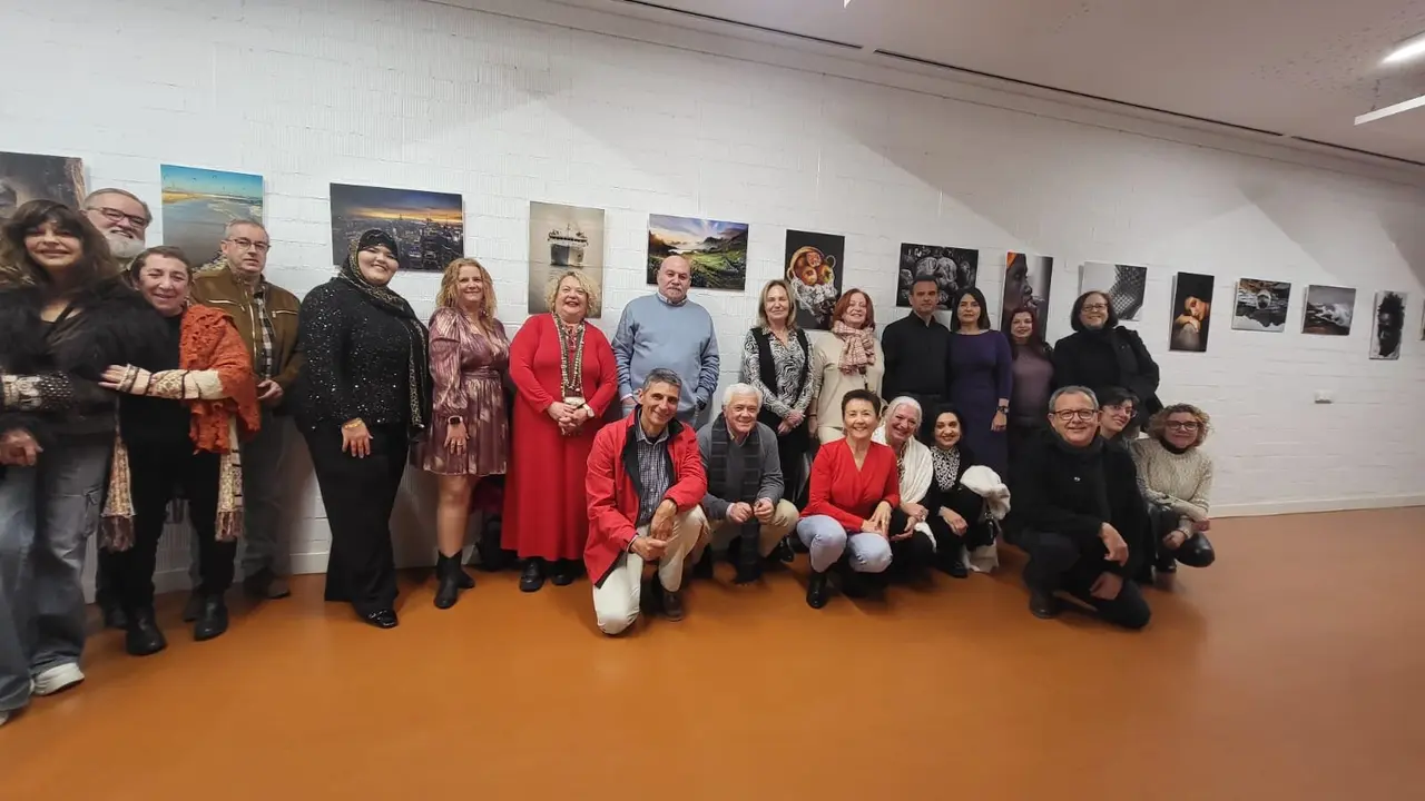 Exposici&oacute;n de Miradas en la biblioteca Miguel &Aacute;ngel Blanco