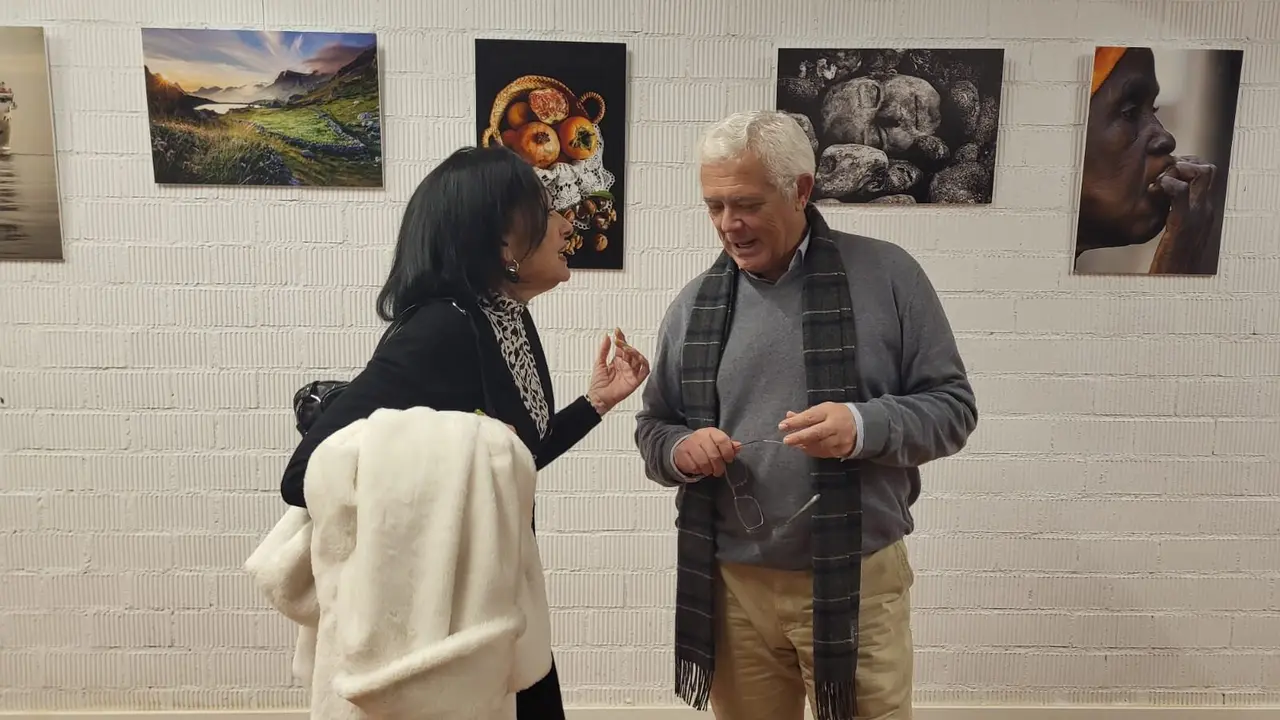 Exposici&oacute;n de Miradas en la biblioteca Miguel &Aacute;ngel Blanco
