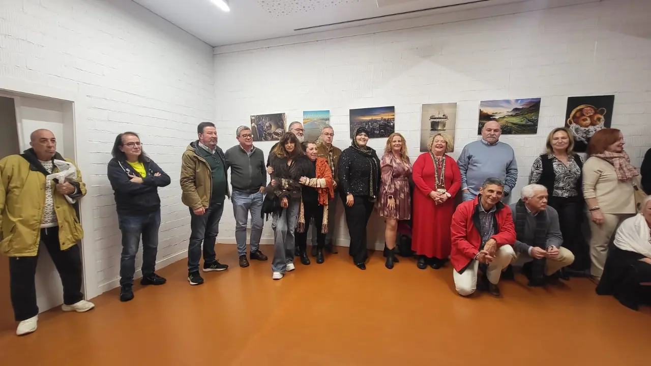 Exposici&oacute;n de Miradas en la biblioteca Miguel &Aacute;ngel Blanco