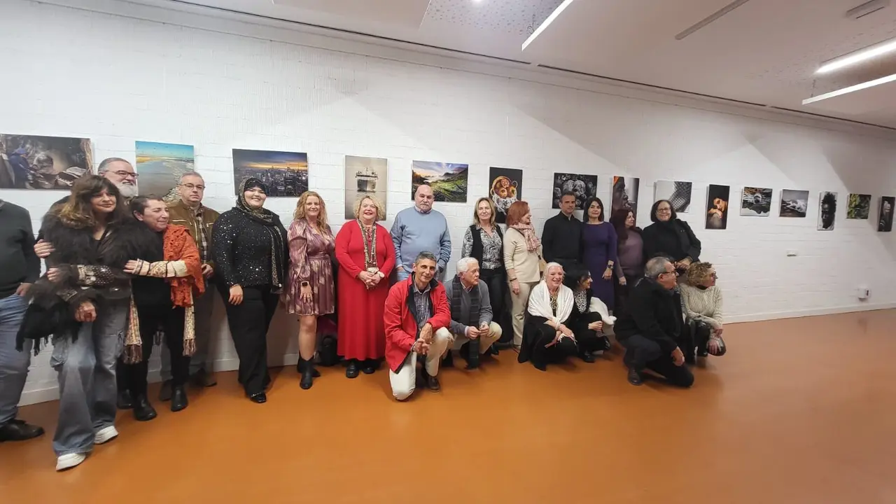Exposici&oacute;n de Miradas en la biblioteca Miguel &Aacute;ngel Blanco