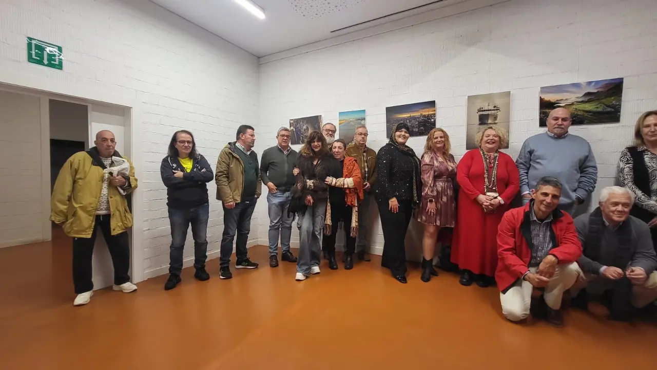 Exposici&oacute;n de Miradas en la biblioteca Miguel &Aacute;ngel Blanco