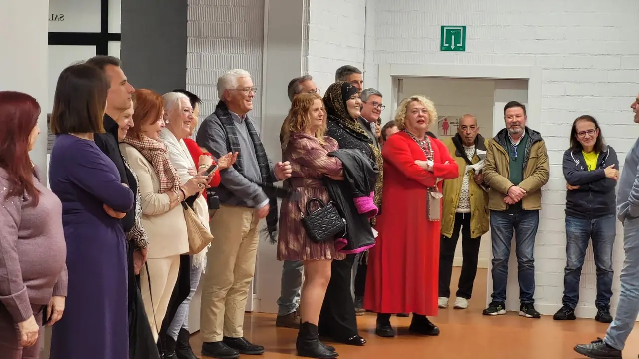 Exposici&oacute;n de Miradas en la biblioteca Miguel &Aacute;ngel Blanco