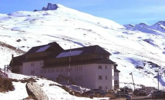 Campamento Infantil y Juvenil Casa de la Juventud en Sierra Nevada / Casa de la Juventud