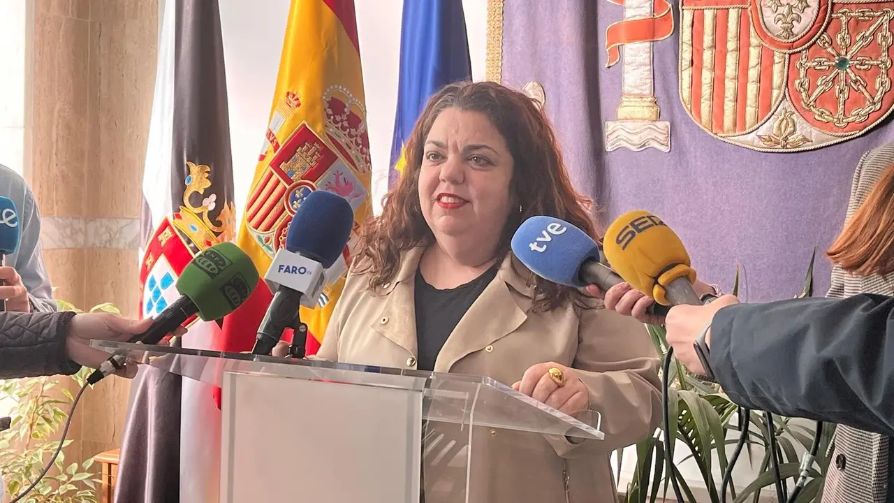 Cristina P&eacute;rez, delegada del Gobierno, apertura de aduana comercial