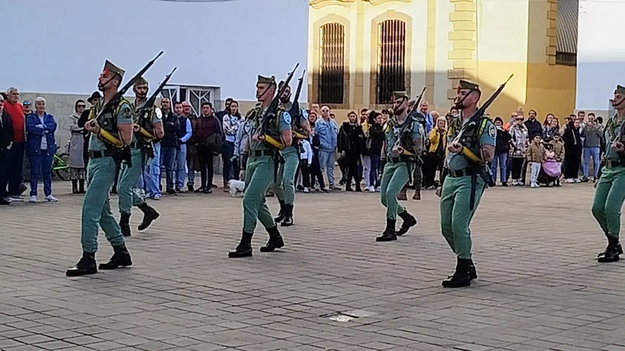 Exhibici&oacute;n de la Banda de Guerra y la Escuadra de Gastadores / S.I.