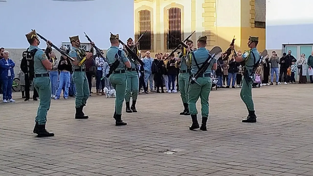 Exhibici&oacute;n de la Banda de Guerra y la Escuadra de Gastadores / S.I.