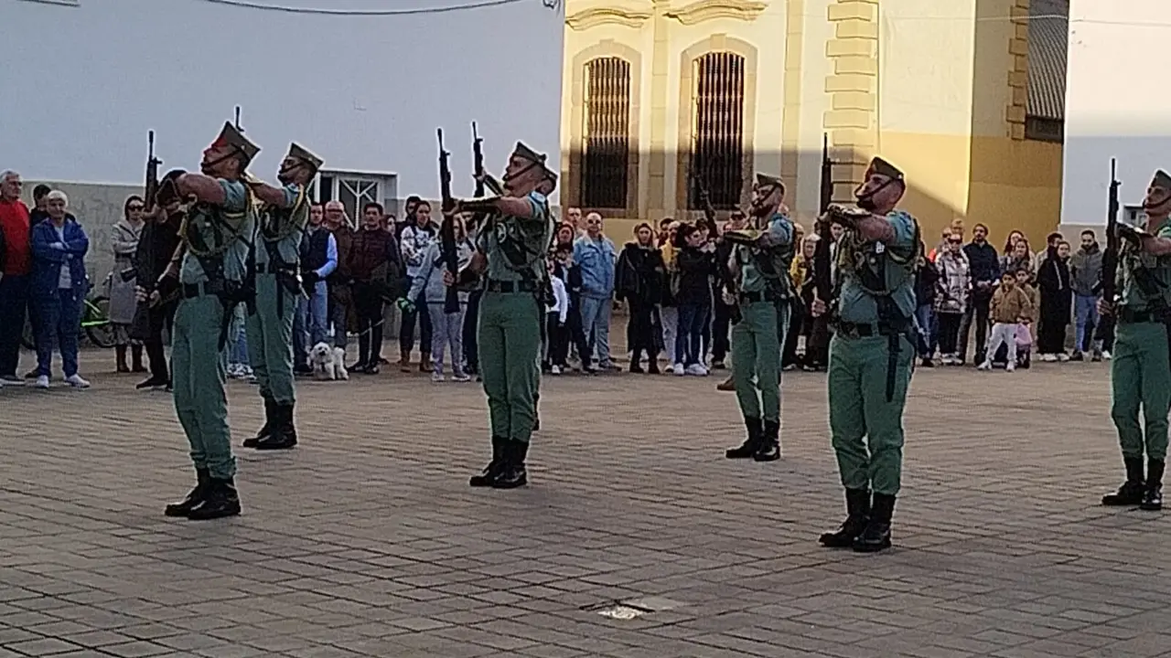 Exhibici&oacute;n de la Banda de Guerra y la Escuadra de Gastadores / S.I.