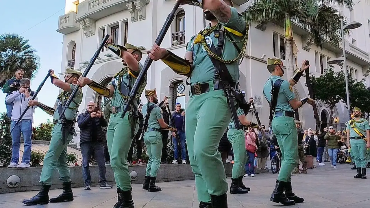 Exhibici&oacute;n de la Banda de Guerra y la Escuadra de Gastadores / S.I.