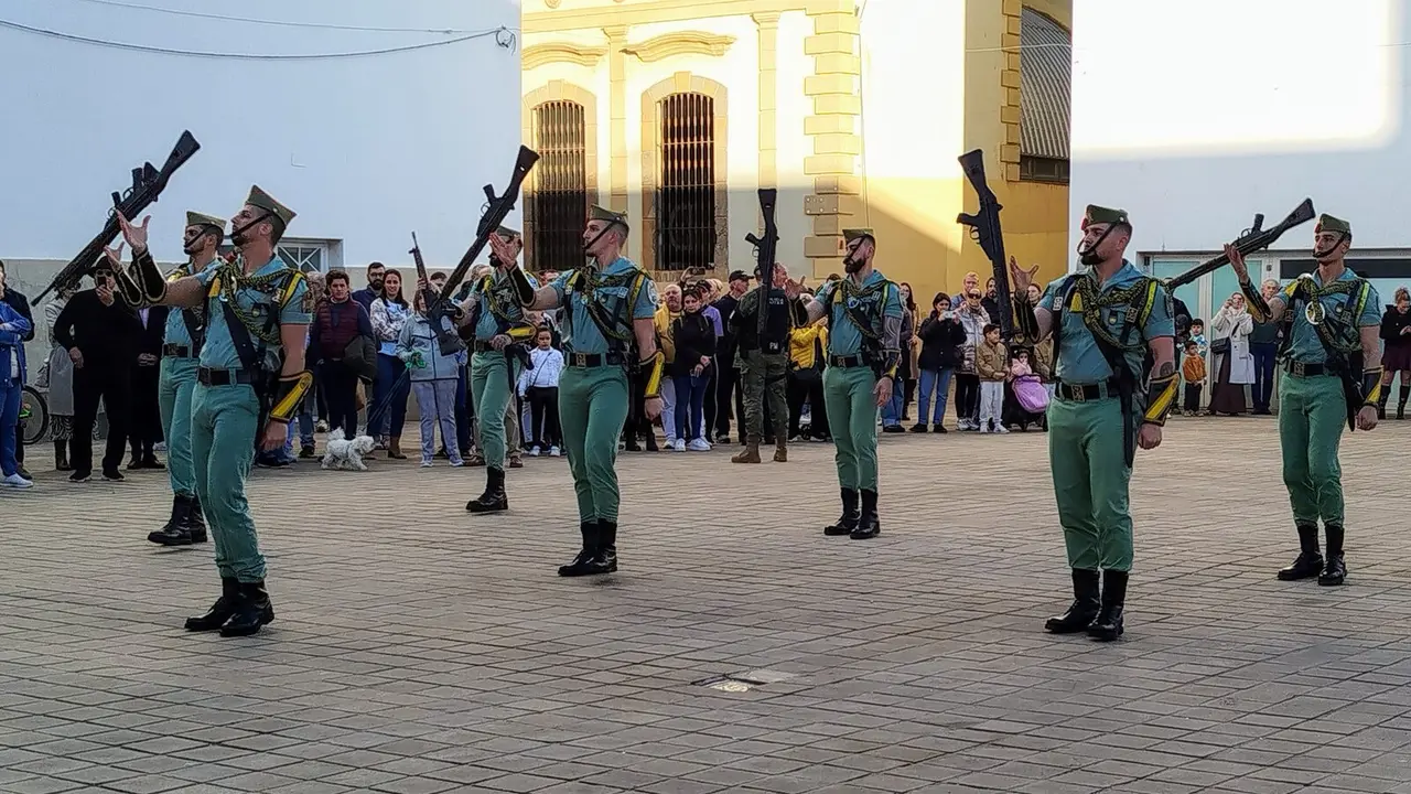 Exhibici&oacute;n de la Banda de Guerra y la Escuadra de Gastadores / S.I.