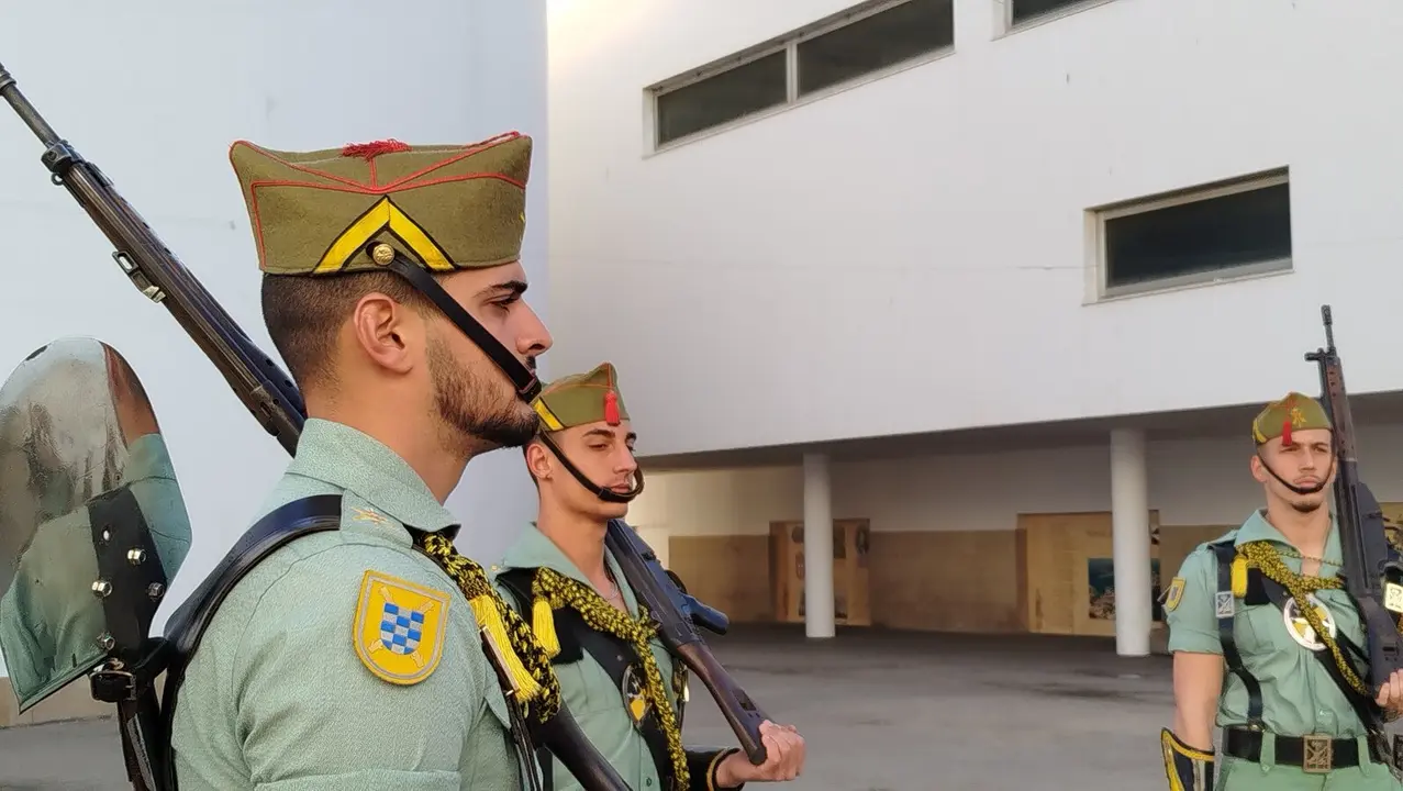 Exhibici&oacute;n de la Banda de Guerra y la Escuadra de Gastadores / S.I.