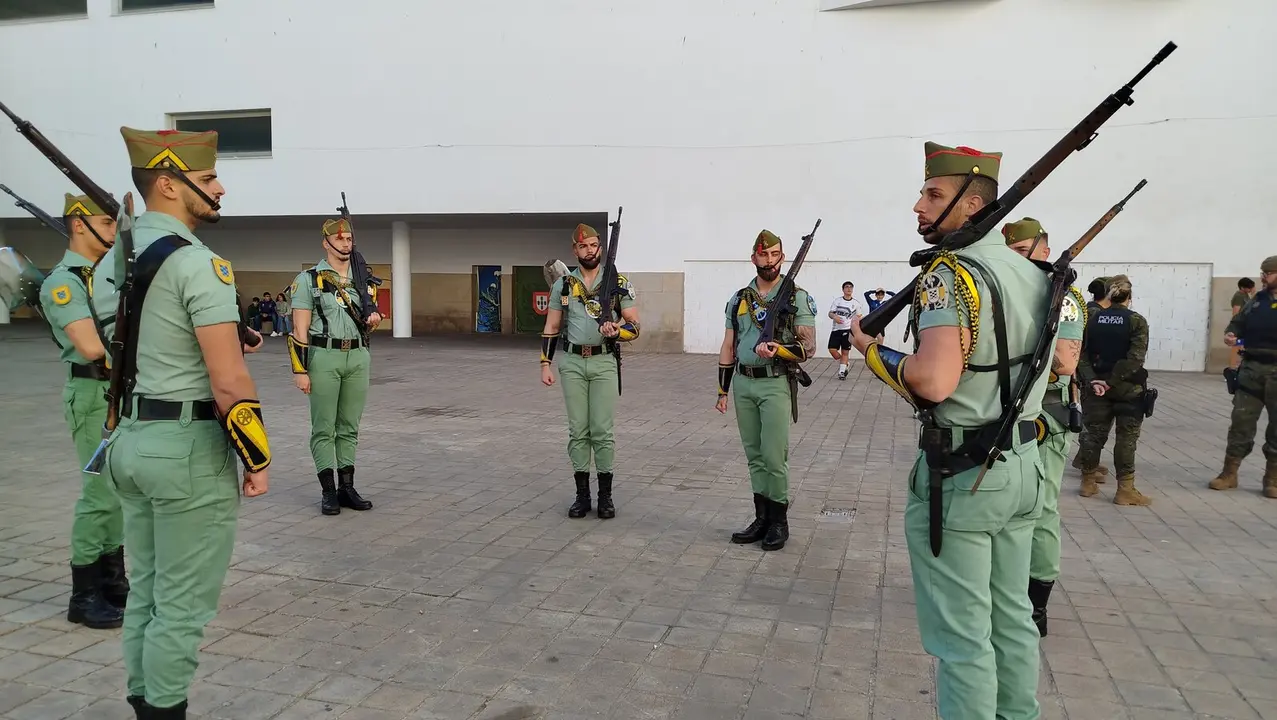Exhibici&oacute;n de la Banda de Guerra y la Escuadra de Gastadores / S.I.