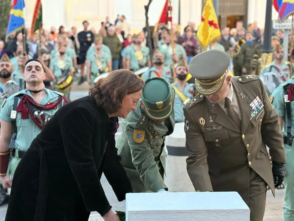 Solemne arriado de bandera en el centenario del Tercio Duque de Alba / M.Zapico