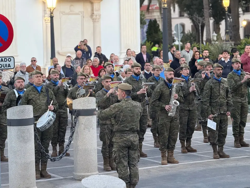 Solemne arriado de bandera en el centenario del Tercio Duque de Alba / M.Zapico