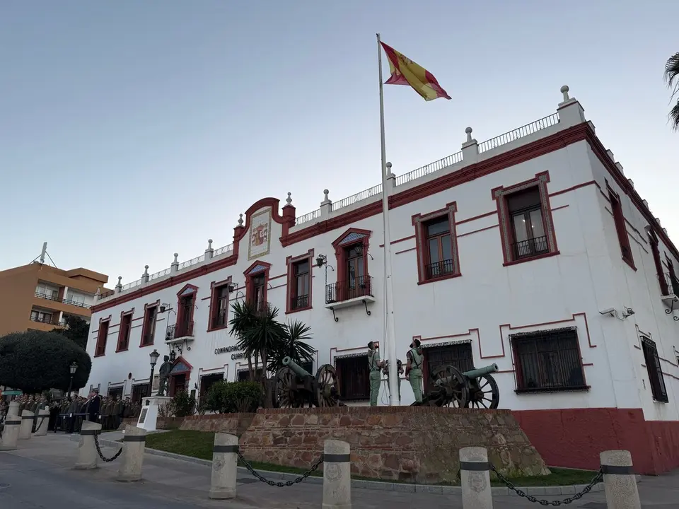 Solemne arriado de bandera en el centenario del Tercio Duque de Alba / M.Zapico