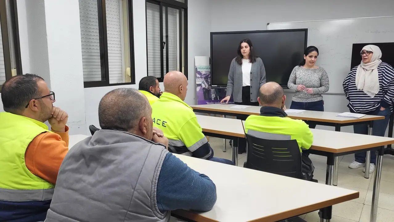 Reuni&oacute;n de los trabajadores de Estructuras del Estrecho en la sede de CCOO /C.A.
