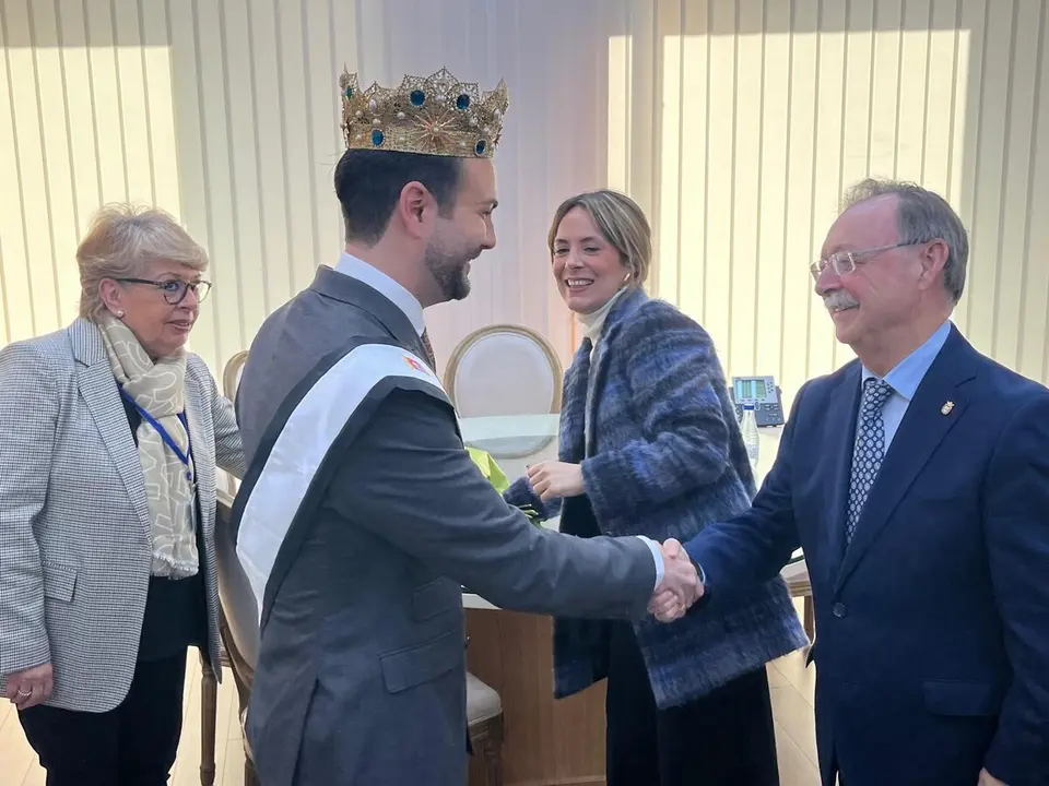 Recibimiento de Vivas a la reina del Carnaval y dios Momo
