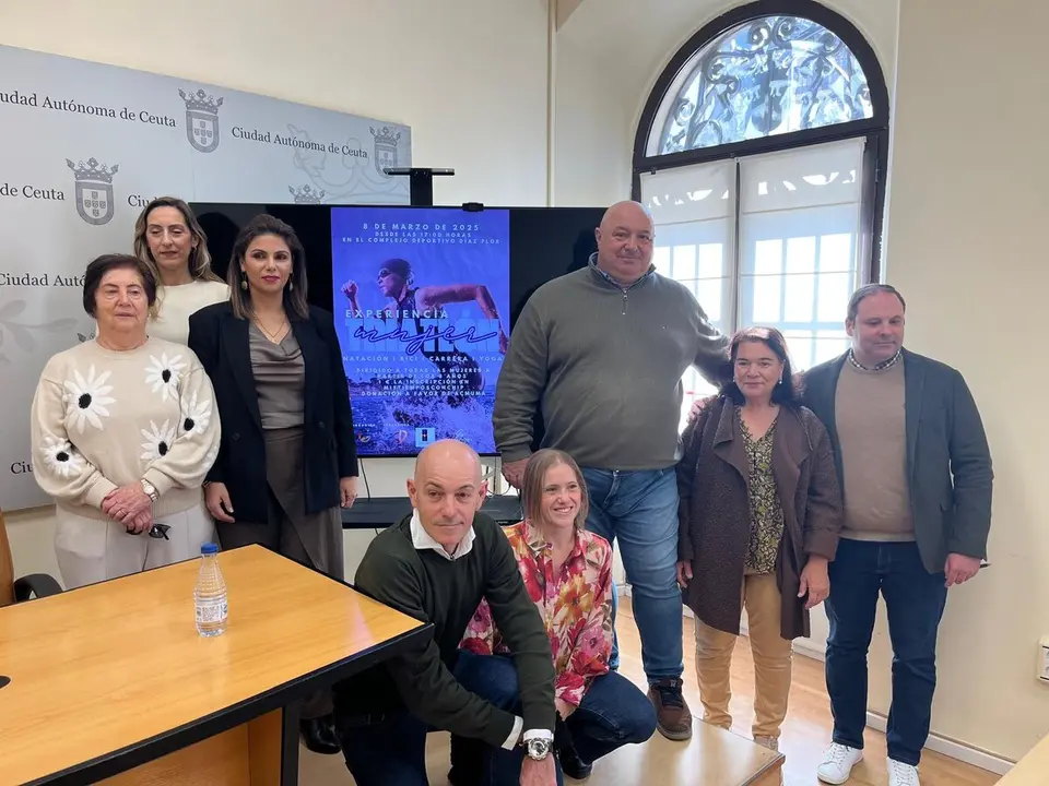 Presentaci&oacute;n del Triatl&oacute;n Mujer 2025, este jueves en la Sala de Prensa del Palacio de la Asamblea./ J.A. Gonz&aacute;lez