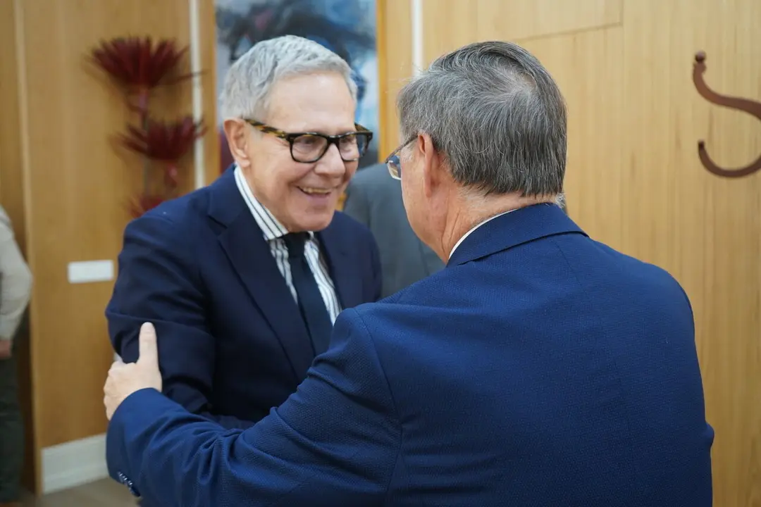 Ram&oacute;n Reyes, AECC, y Juan Vivas, presidente de la Ciudad