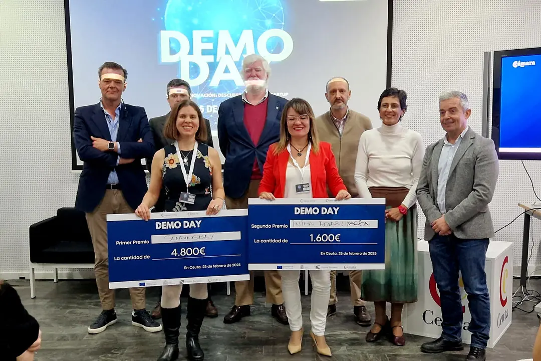  Las ganadoras de este Demo Day, junto al jurado y los encargados de entregar los premios / Laura Ortiz 
