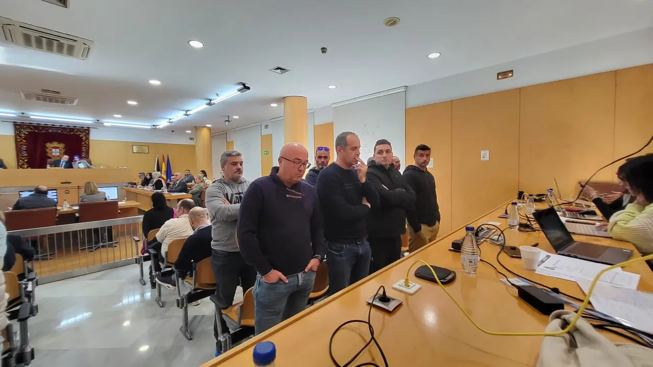 Agentes de la Polic&iacute;a Local&nbsp;protestan por condiciones laborales ante el Pleno de la Asamblea de Ceuta