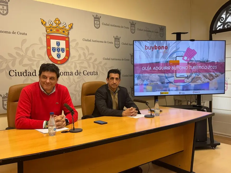 Joaqu&iacute;n Mollinedo (izda.) y Francisco Hidalgo, durante la rueda de prensa