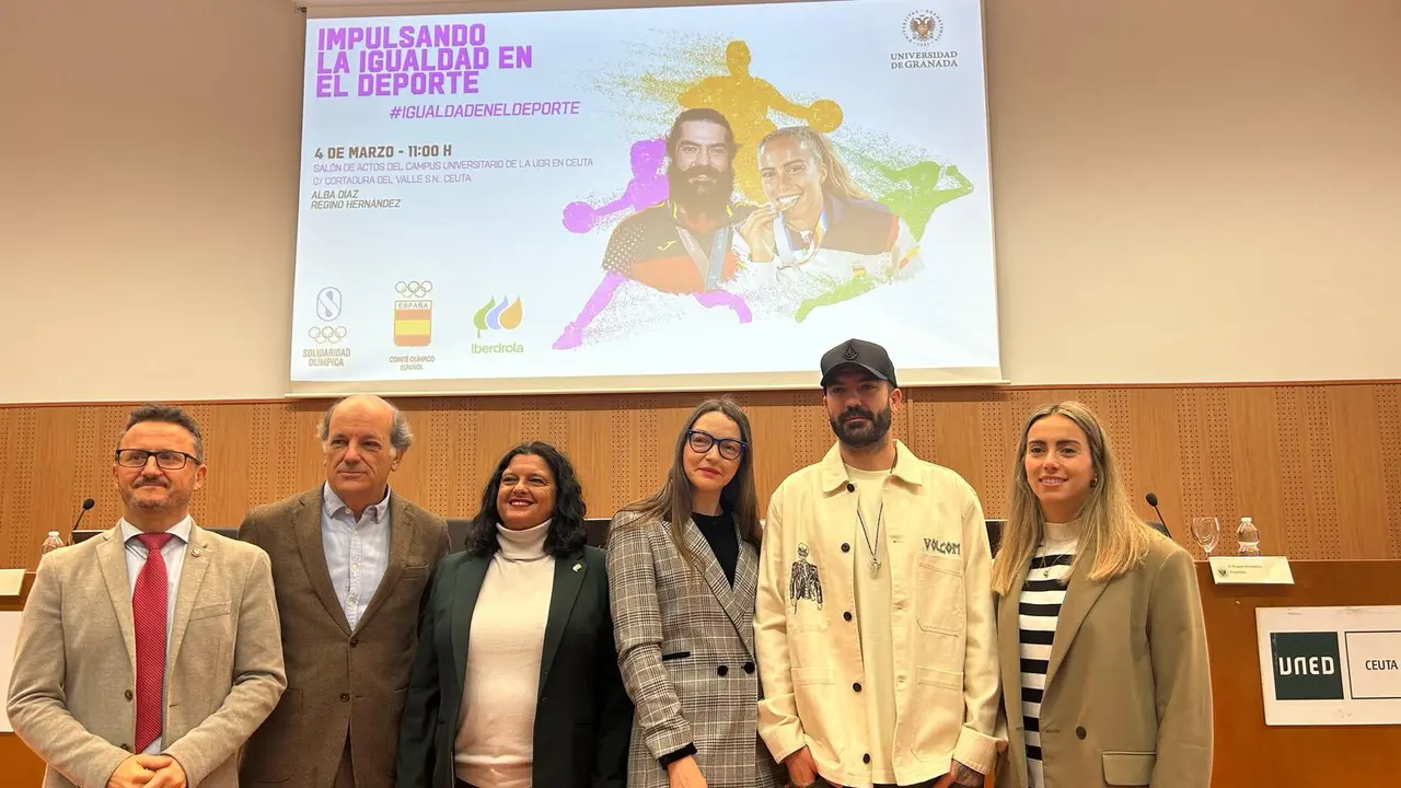 Del Barrio, Parga, Murias, Venegas, Hern&aacute;ndez y D&iacute;az, mesa redonda 'Impulsando la Igualdad en el Deporte', UGR / E.A.