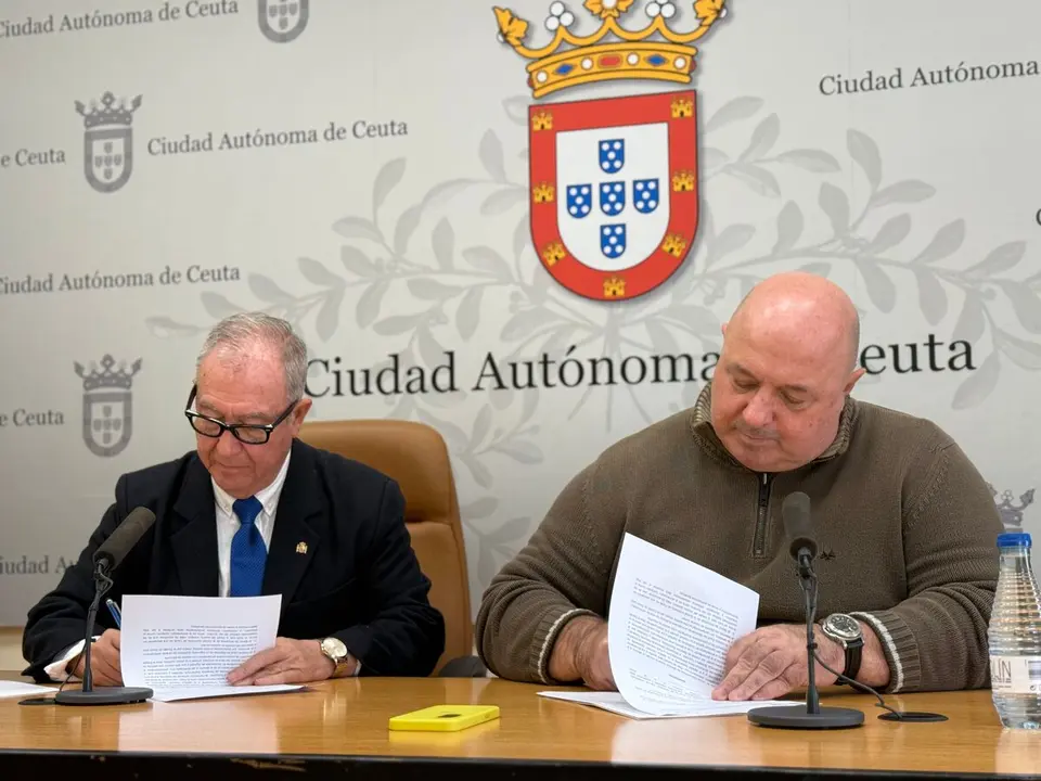 Momento del la firma del convenio de colaboraci&oacute;n entre el Banco de Alimentos y el ICD / M.Zapico