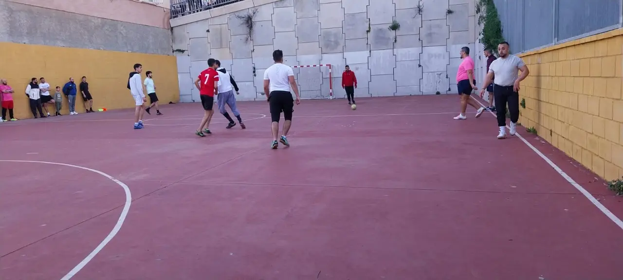 Sidi Embarek celebra el Ramad&aacute;n con deporte, convivencia y reivindicaci&oacute;n vecinal