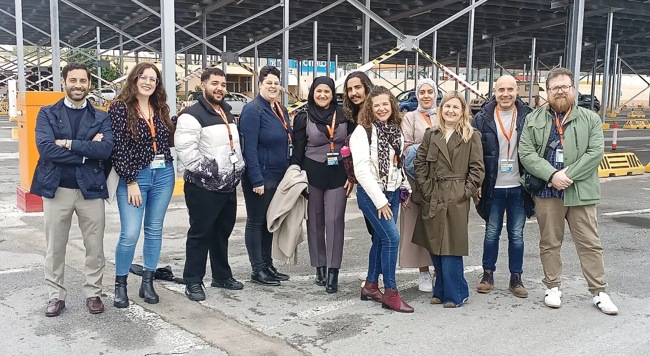 Alumnado del Curso de Hidr&oacute;geno Verde en planta fotovoltaica en la Planta Fotovoltaica del puerto de Ceuta / Autoridad Portuaria